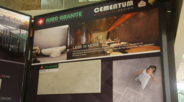 Memberikan beragam penghargaan kepada mitra bisnisnya. (Foto: Ist)