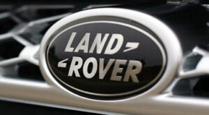 Mematok target penjualan sebanyak 100 unit mobil Land Rover. (Foto: Ist)