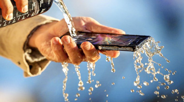 Diklaim sebagai smartphone flagship terbaru yang menggunakan material durable tempered glass. (Foto: Ist)